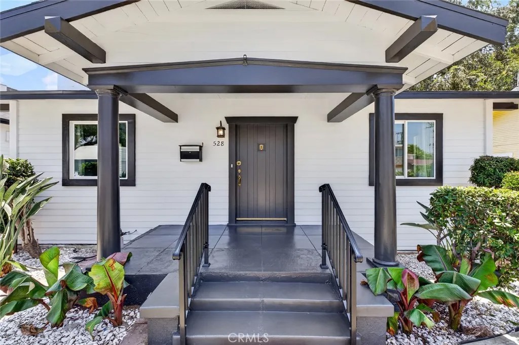 528 W Doran