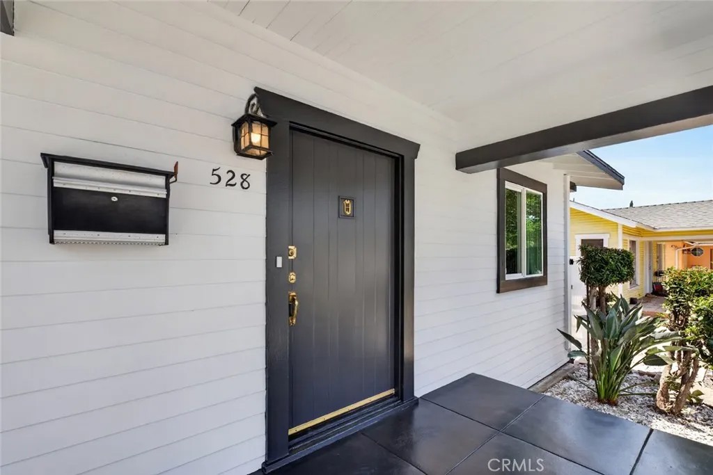 528 W Doran