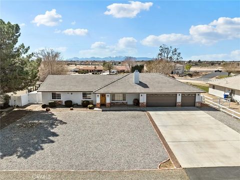 Photo of 18965 Shetland Road, Apple Valley, CA 92308 (MLS # HD26050500)