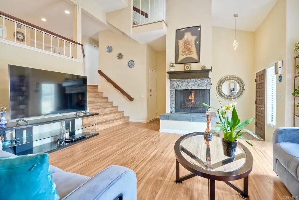 3304 Caminito Eastbluff 143