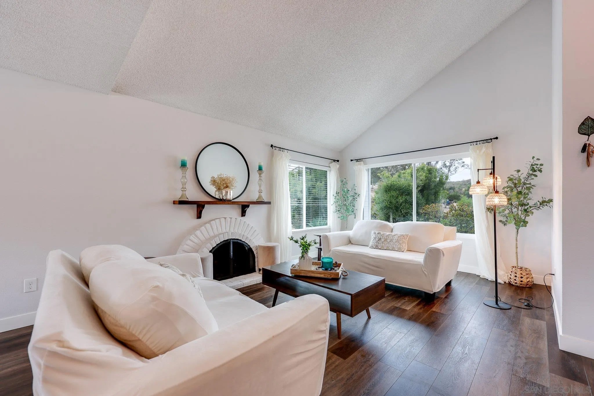 3303 Del Charro Rd