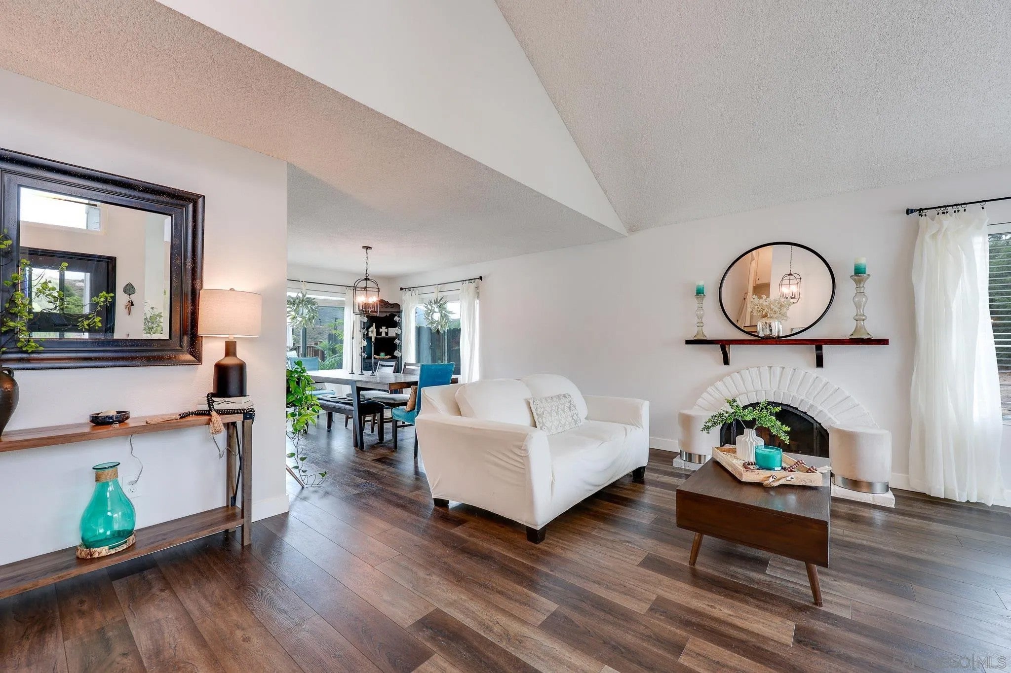 3303 Del Charro Rd