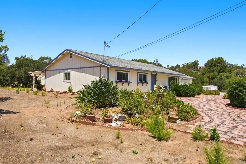 860 La Moree Road