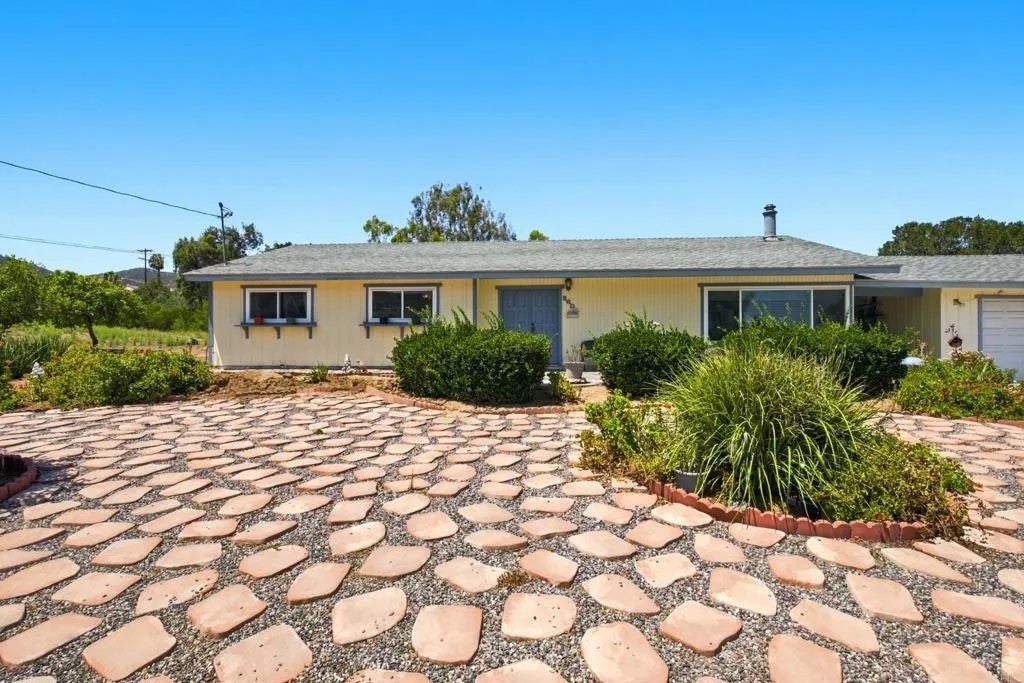 860 La Moree Road