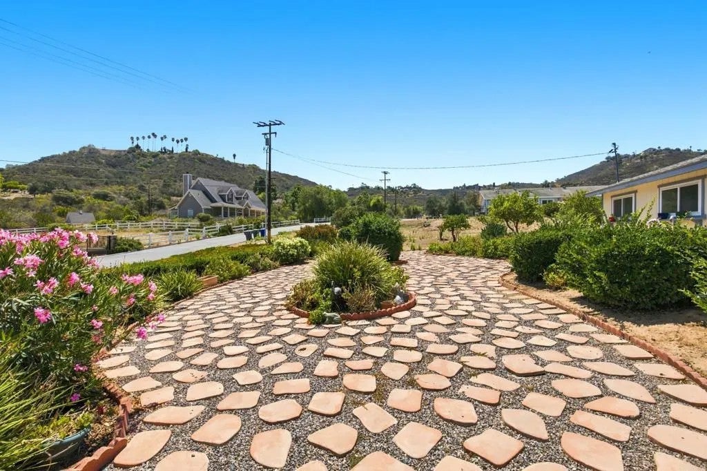 860 La Moree Road