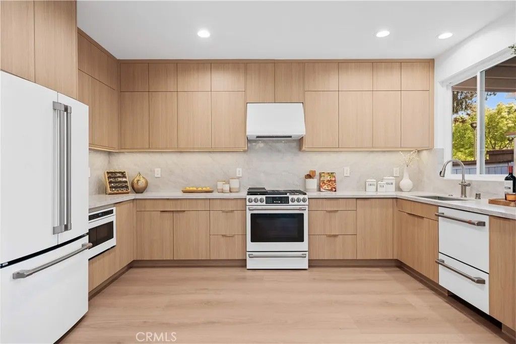 Photo of 33 Winterfield Road, Irvine, CA 92602 (MLS # OC25275934)