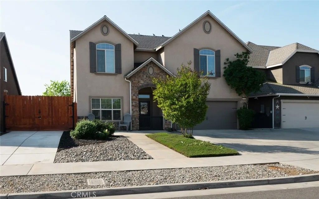 Photo of 2027 W Babcock Ave, Visalia, CA 93291 (MLS # FR26070938)