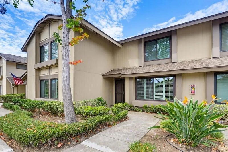 5441 Escarchosa Lane