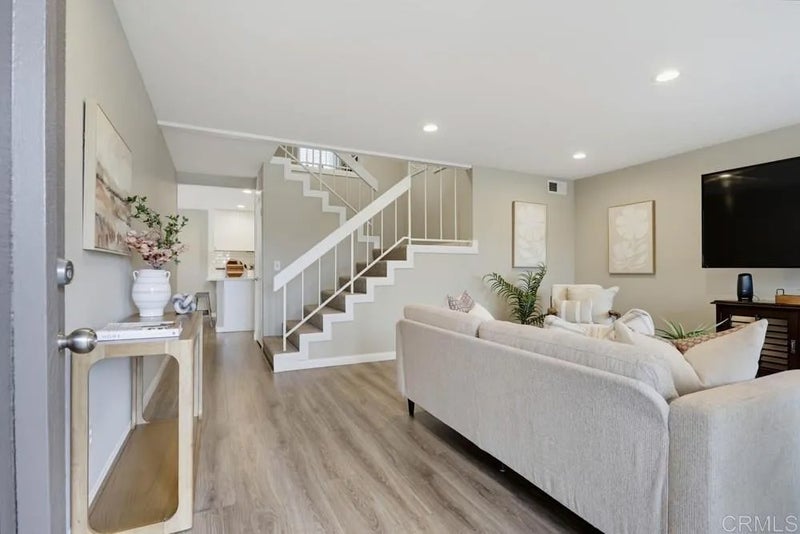 5441 Escarchosa Lane