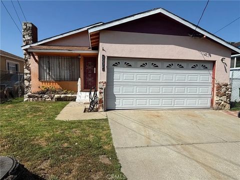 Photo of 3229 W 108th St, Inglewood, CA 90303 (MLS # TR26083676)