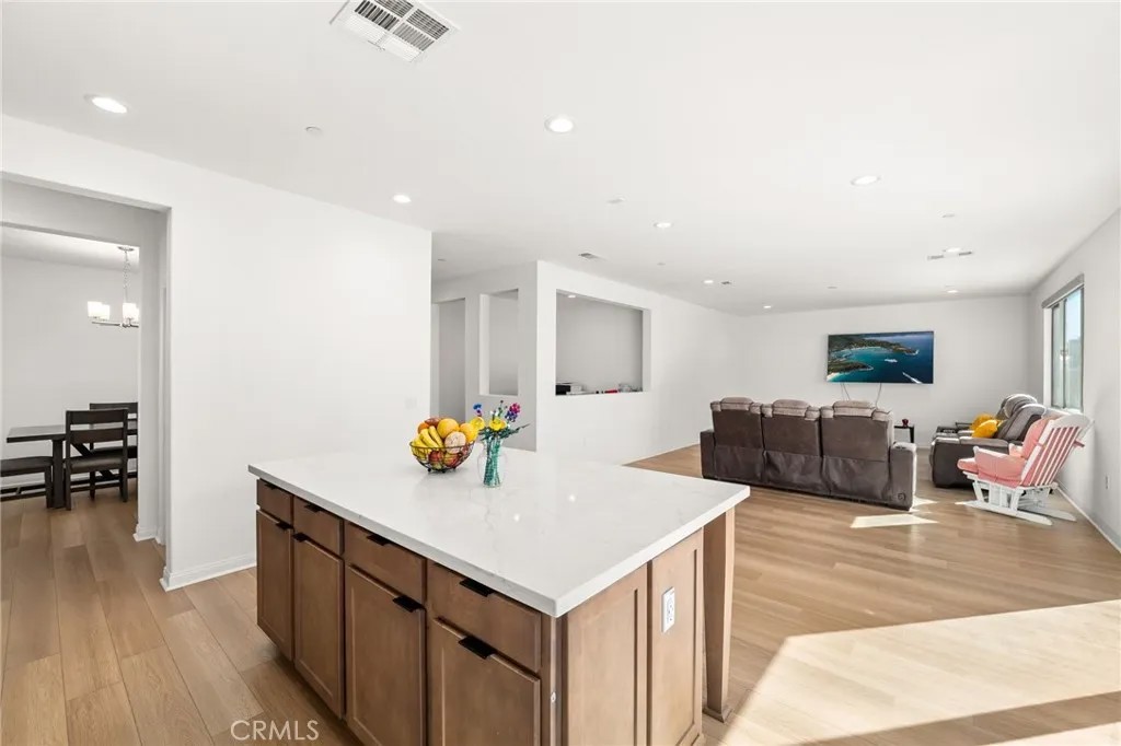 25311 Luna Peak