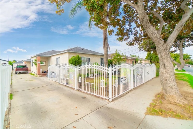 3658 W 104th