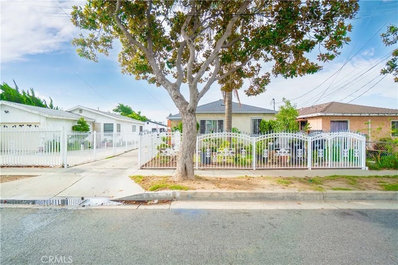 3658 W 104th