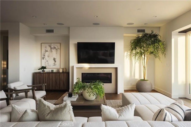 448 Serra Drive