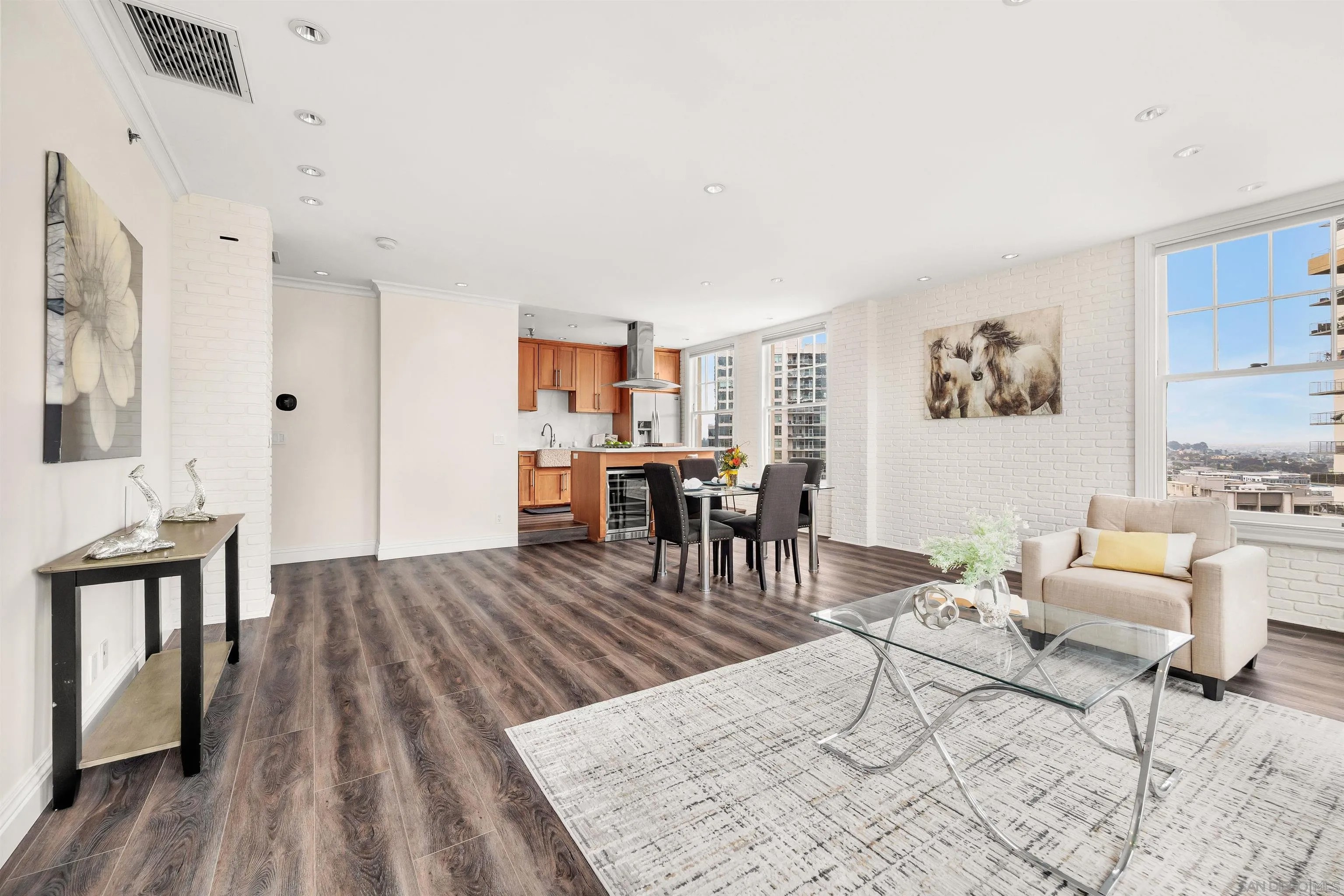 702 ASH ST 1103