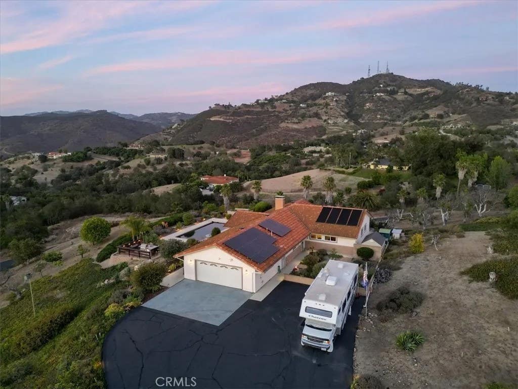 Photo of 1509 Macadamia Drive, Fallbrook, CA 92028 (MLS # ND26173258)