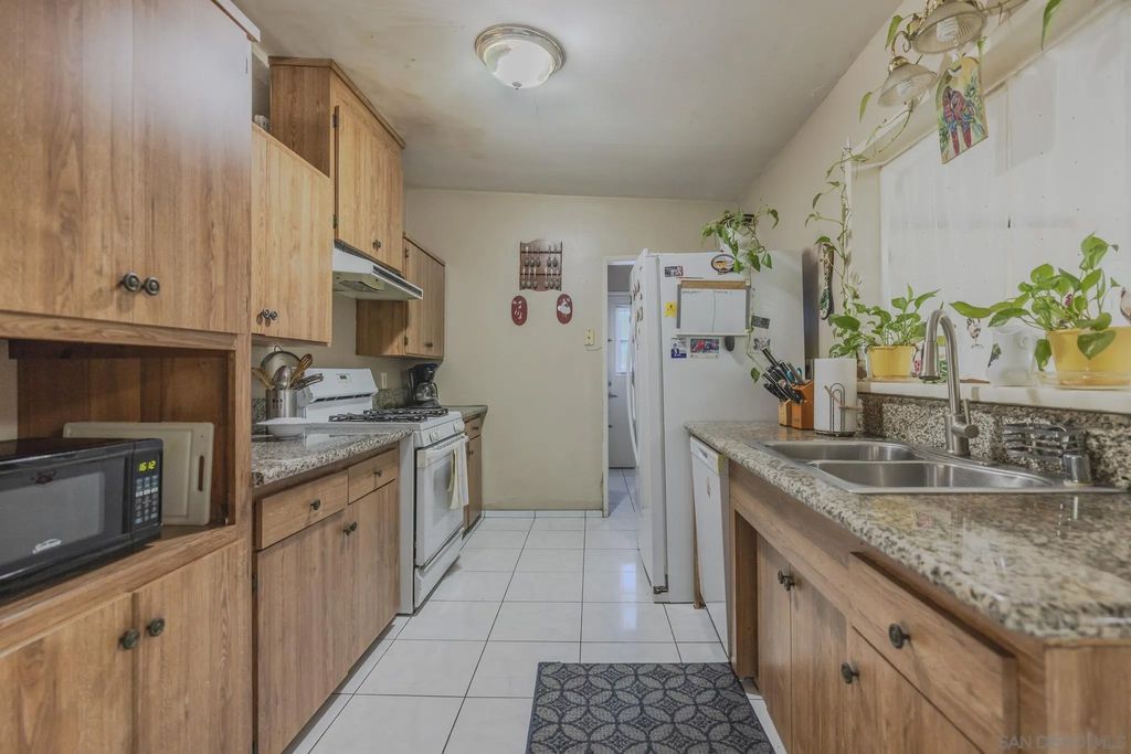 Photo of 682 Valley Village Dr, El Cajon, CA 92021 (MLS # 250038251)