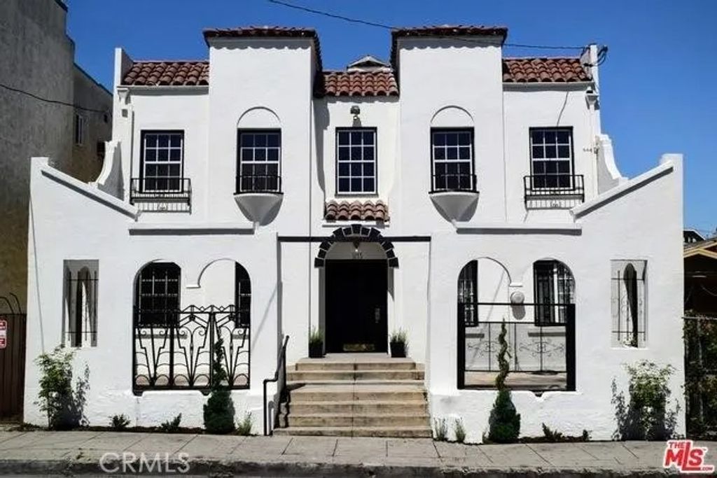 Photo of 1145 S New Hampshire Ave #12, Los Angeles, CA 90006 (MLS # SR26055394)