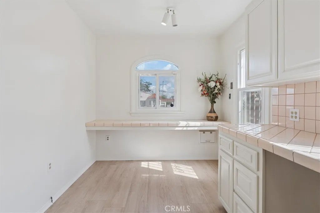 1922 W 84th
