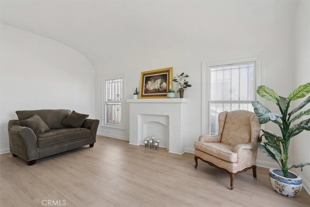 1922 W 84th