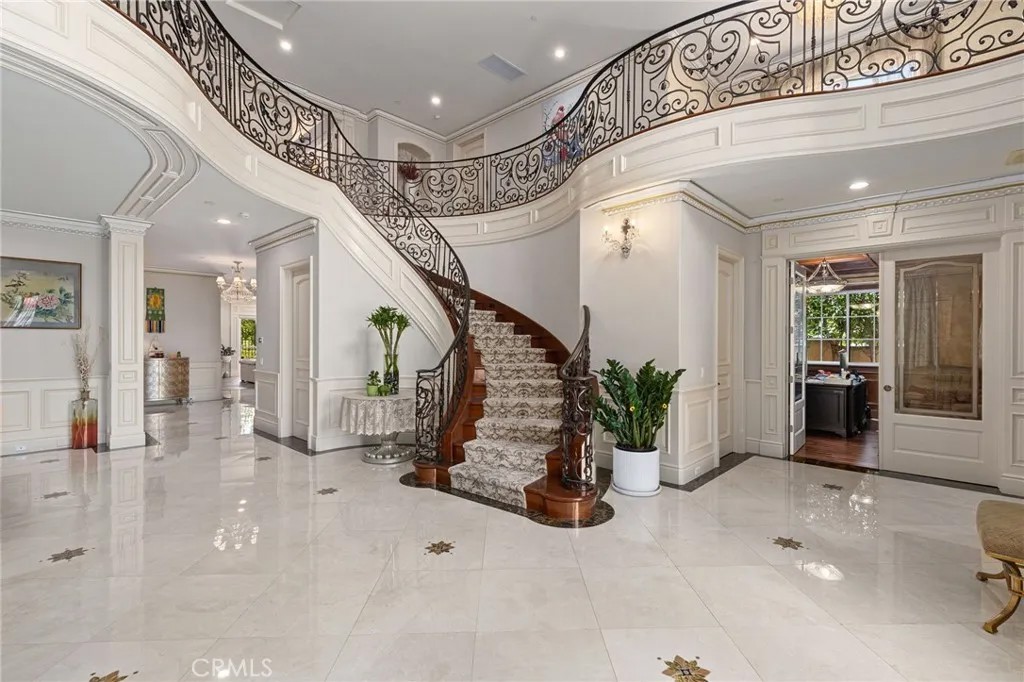 445 W Woodruff Avenue