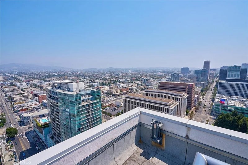 3810 Wilshire Boulevard PH 11