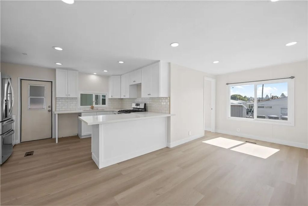 Photo of 23701 Western Ave, Torrance, CA 90501 (MLS # PW25252965)