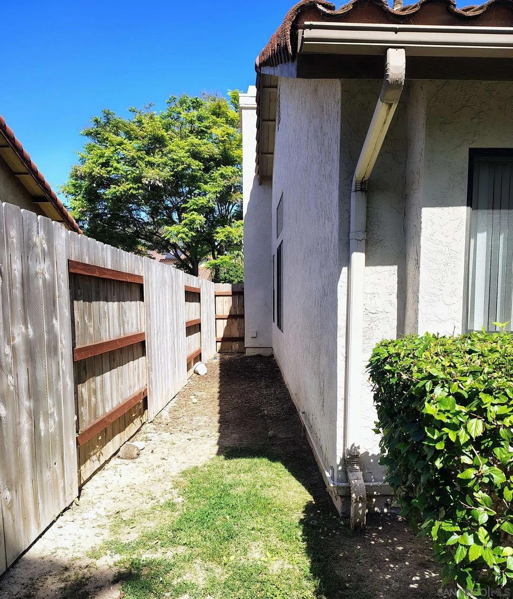 Photo of 736 Redlands Pl, Bonita, CA 91902 (MLS # 260010973)