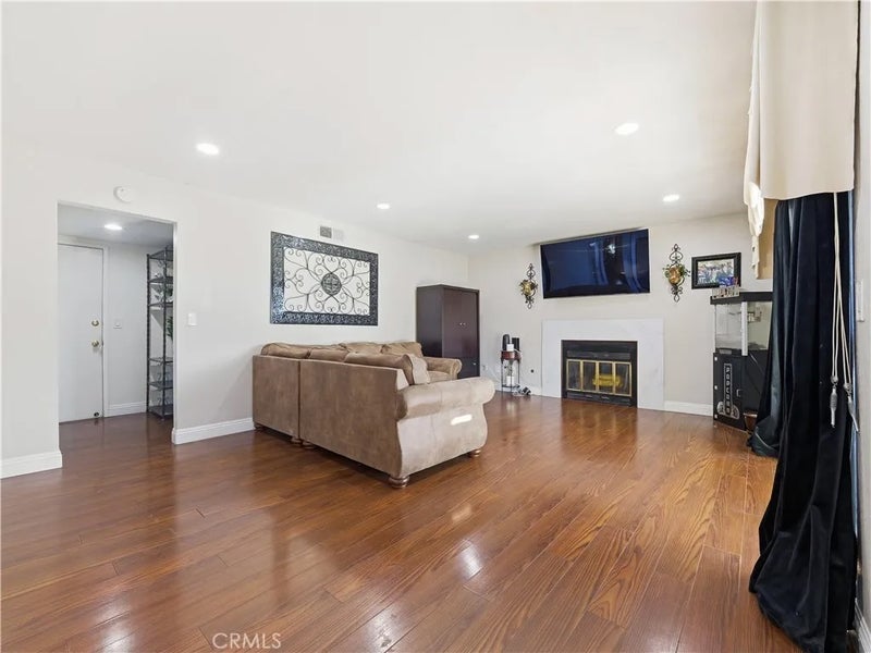 2444 N Magnolia