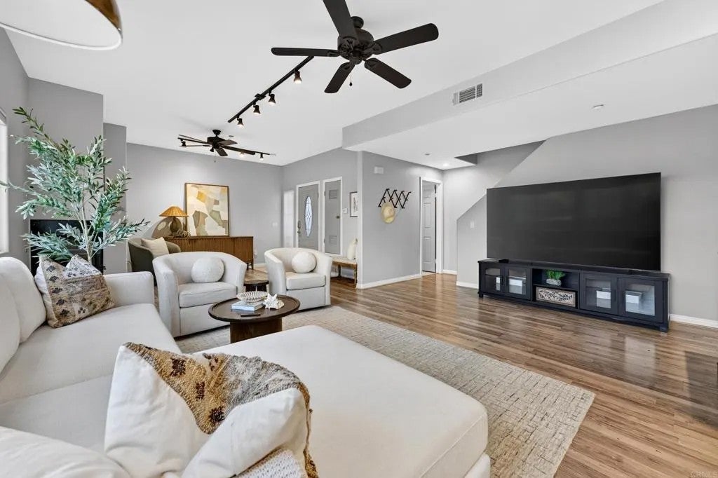 3951 Riviera Drive