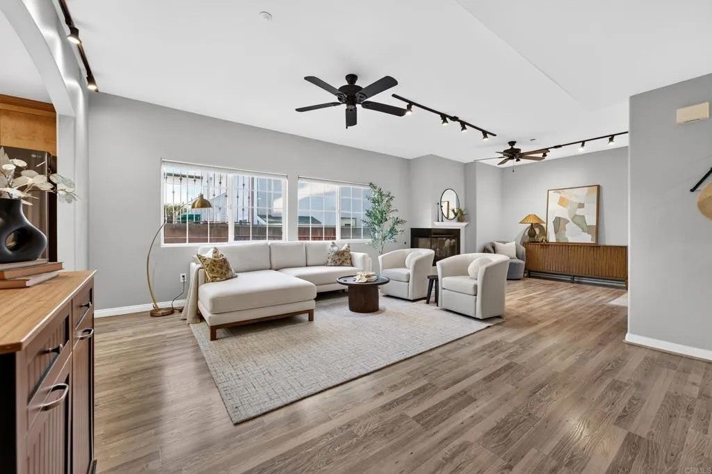 3951 Riviera Drive