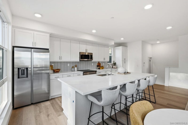 1001 32nd St 4
