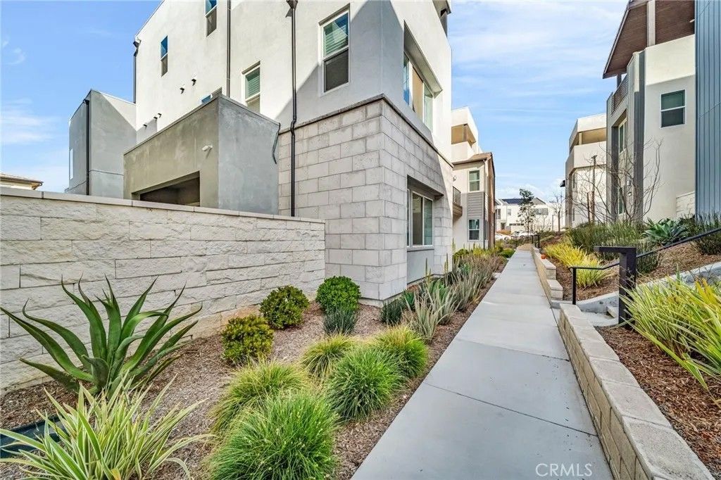 Photo of 27216 Coyote Bush Court, Valencia, CA 91381 (MLS # SR25277353)