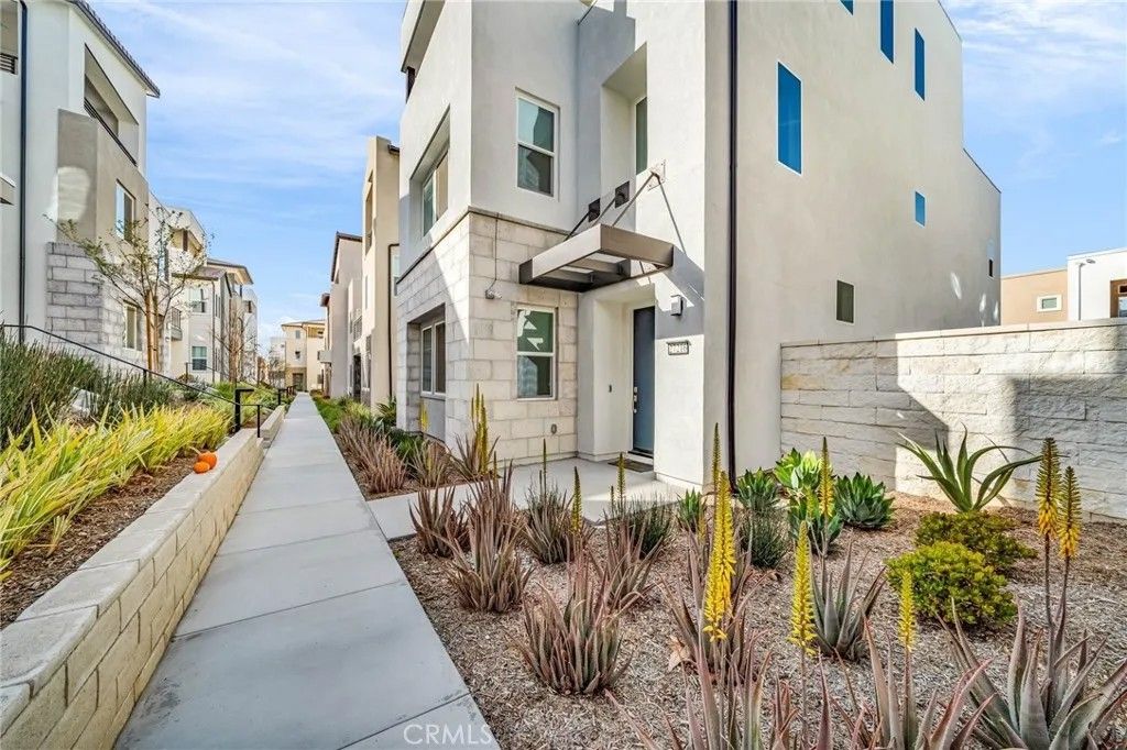 Photo of 27216 Coyote Bush Court, Valencia, CA 91381 (MLS # SR25277353)