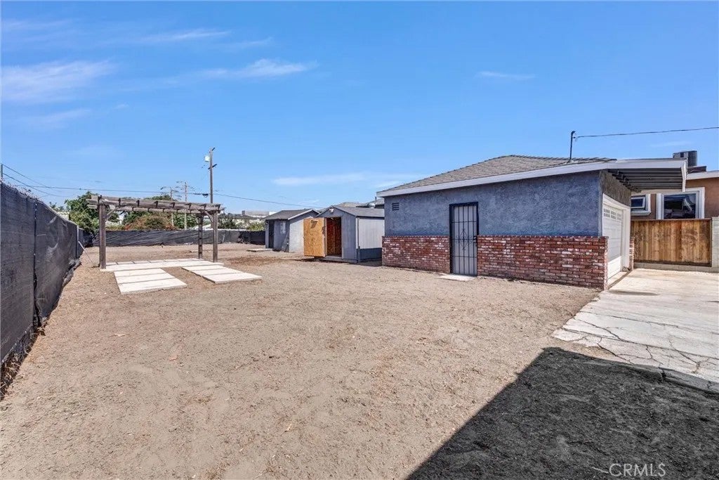 1661 E 126th