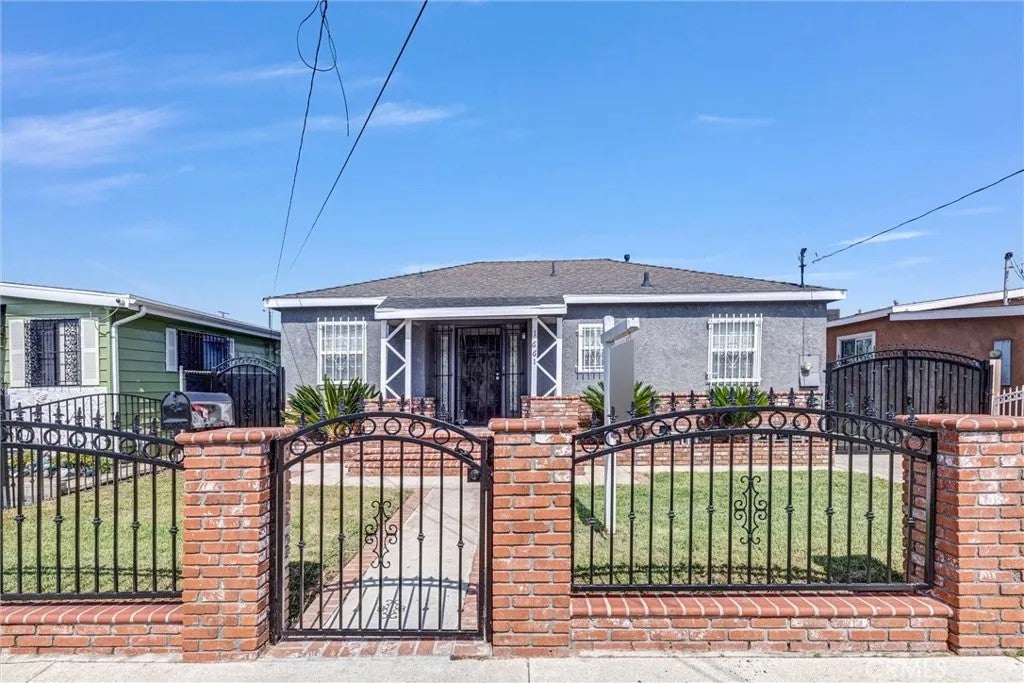 1661 E 126th