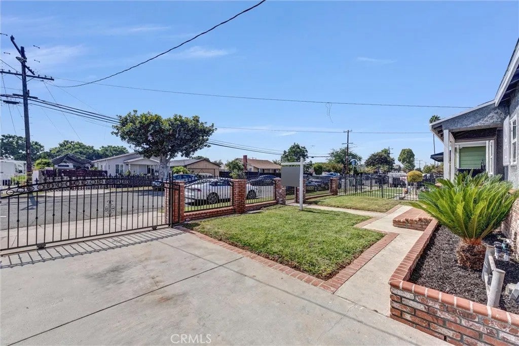 1661 E 126th