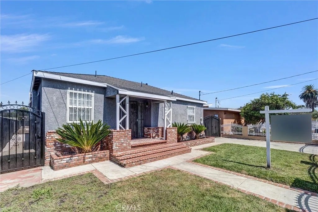 1661 E 126th