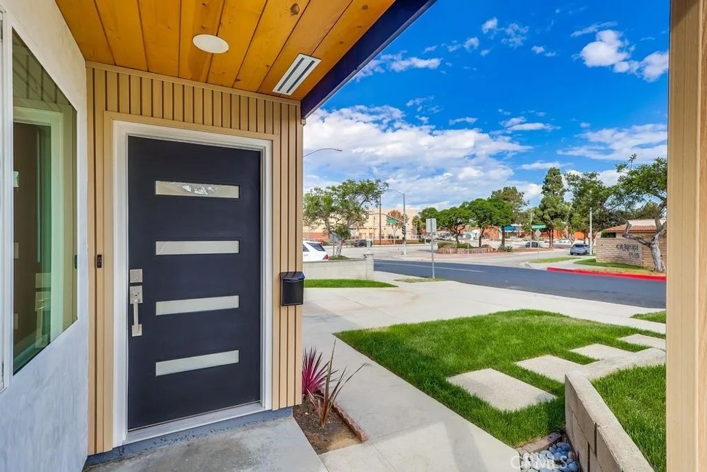 Photo of 536 W Carriagedale Drive, Carson, CA 90745 (MLS # SB25224842)