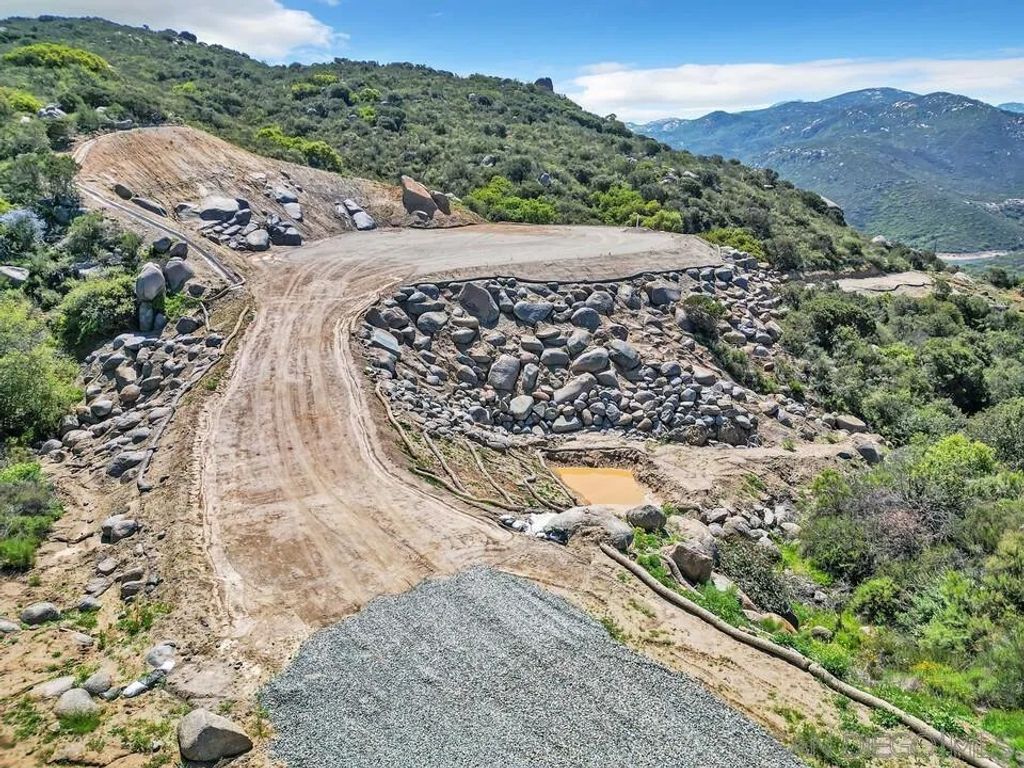 Photo of 2169 Corte Dorado Espuela, Alpine, CA 91901 (MLS # 250038538)