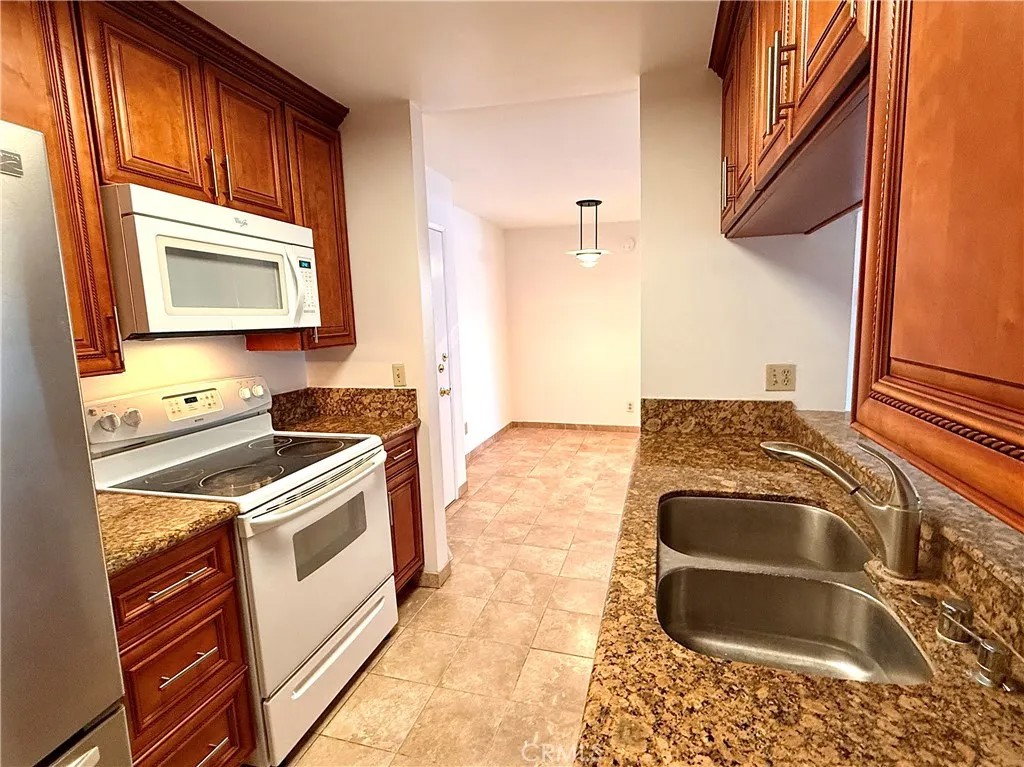 5460 White Oak E228