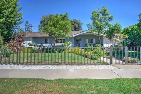 Photo of 12472 Woodlawn Avenue, Tustin, CA 92780 (MLS # OC25247550) Photo of 12472 Woodlawn Avenue, Tustin, CA 92780 (MLS # OC25247550)