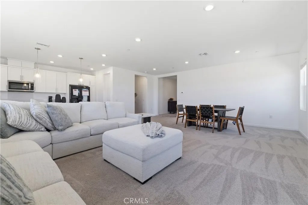 3347 Emerald Ln