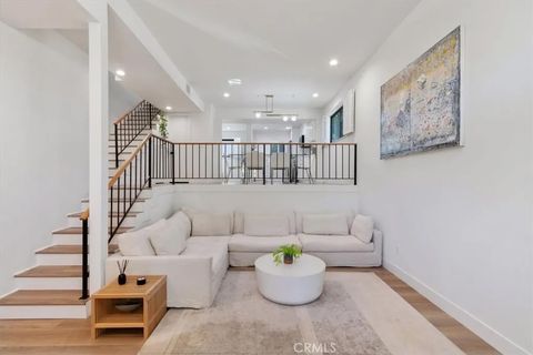 Tiny photo for 15133 Magnolia Blvd #E, Sherman Oaks, CA 91403 (MLS # SR25245303)