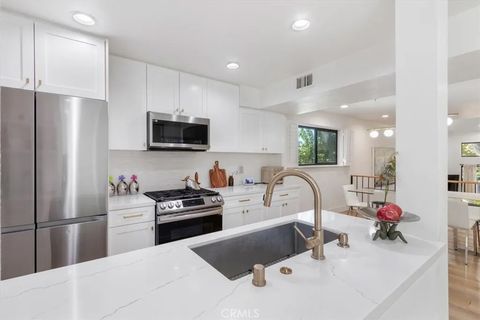 Tiny photo for 15133 Magnolia Blvd #E, Sherman Oaks, CA 91403 (MLS # SR25245303)
