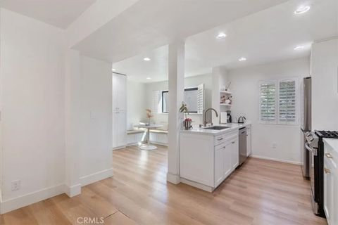 Tiny photo for 15133 Magnolia Blvd #E, Sherman Oaks, CA 91403 (MLS # SR25245303)