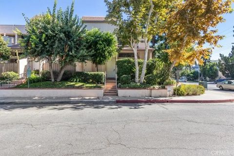Tiny photo for 15133 Magnolia Blvd #E, Sherman Oaks, CA 91403 (MLS # SR25245303)