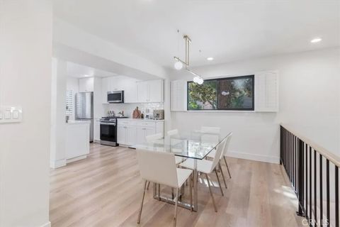 Tiny photo for 15133 Magnolia Blvd #E, Sherman Oaks, CA 91403 (MLS # SR25245303)