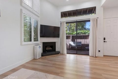 Tiny photo for 15133 Magnolia Blvd #E, Sherman Oaks, CA 91403 (MLS # SR25245303)