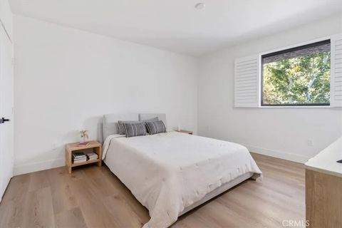 Tiny photo for 15133 Magnolia Blvd #E, Sherman Oaks, CA 91403 (MLS # SR25245303)